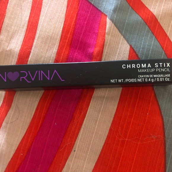 Norvina Chroma Stix makeup pencil-Yellow - Picture 2 of 3